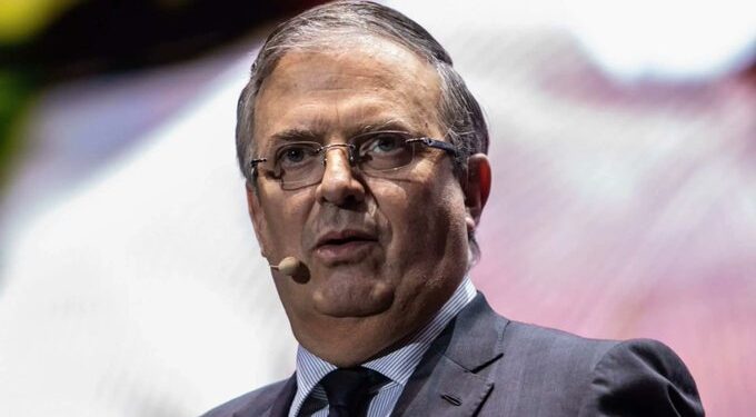 Indagan posible irregularidad por estancia del hijo de Ebrard en embajada en Londres