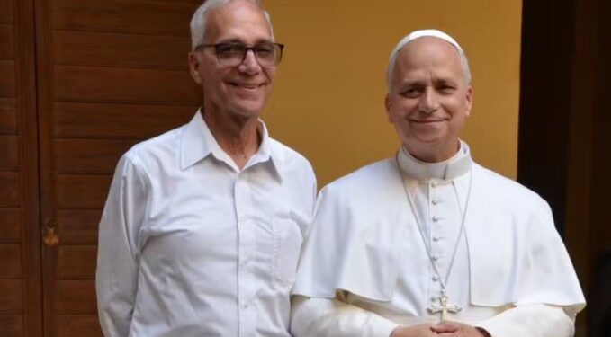 Falsa amenaza de bomba contra hermano del papa León XIV desata operativo en Chicago