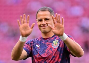 Chicharito cambia la cancha por los micrófonos en el Mundial 2026