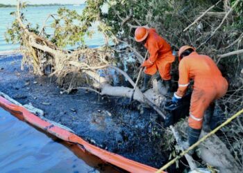 Poza Rica sufre corte de agua por derrame; Pemex despliega operativo de contención