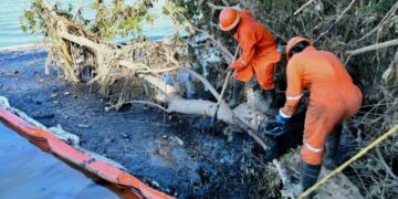 Poza Rica sufre corte de agua por derrame; Pemex despliega operativo de contención