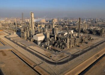 Irán golpea instalación petrolera clave y agrava conflicto en Medio Oriente