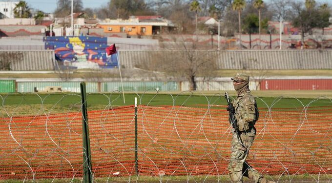 Texas endurece política migratoria: entra en vigor ley que permite detener a sospechosos