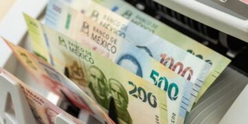 Límite a pensiones de altos funcionarios entra en vigor en México
