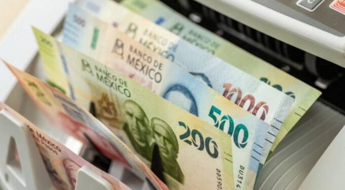 Límite a pensiones de altos funcionarios entra en vigor en México