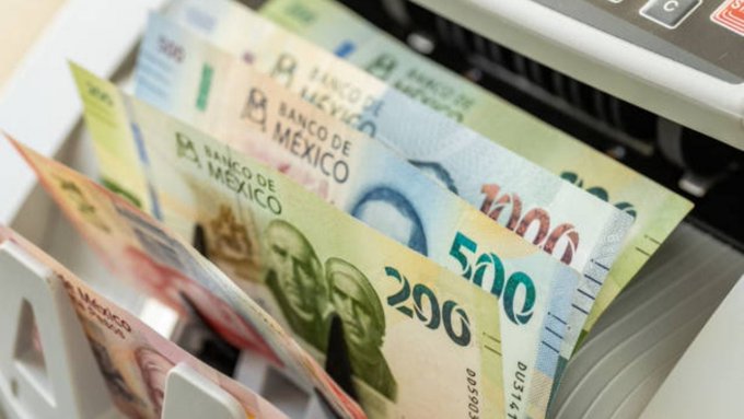 Límite a pensiones de altos funcionarios entra en vigor en México