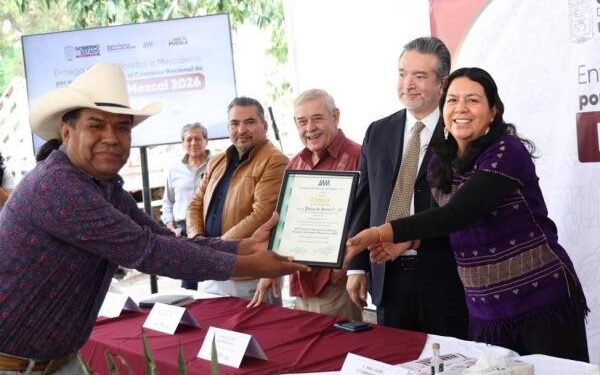 Puebla consolida liderazgo nacional en producción de mezcal con 91 medallas