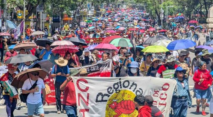 CNTE mantiene plantón y anuncia nuevas movilizaciones tras diálogo sin acuerdos con el Gobierno
