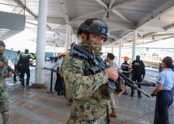 Explosión por acumulación de gas en instalaciones de Marina del AICM deja marinos heridos