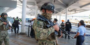 Explosión por acumulación de gas en instalaciones de Marina del AICM deja marinos heridos