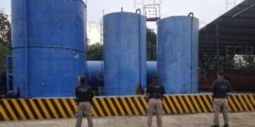 Autoridades federales desmantelan centro de huachicol en Veracruz; decomisan 250 mil litros de combustible