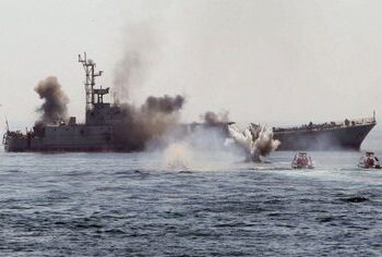 Escala tensión en Ormuz: Irán lanza advertencias y EU despliega operación naval