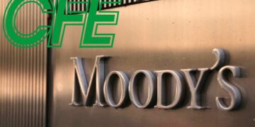 CFE y sistema financiero resienten baja crediticia de Moody’s a México