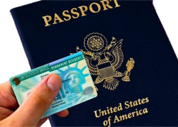 Trump endurece trámite de residencia; migrantes temporales deberán salir de EU