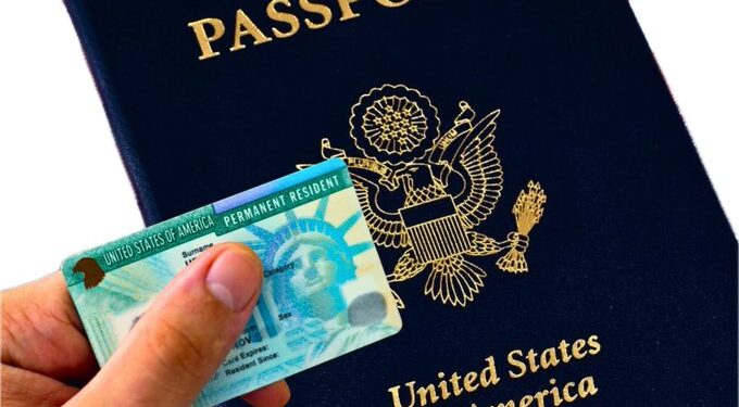 Trump endurece trámite de residencia; migrantes temporales deberán salir de EU
