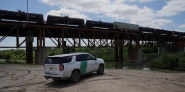 Tres mexicanos mueren dentro de vagón de tren en Texas; SRE brinda apoyo a familias