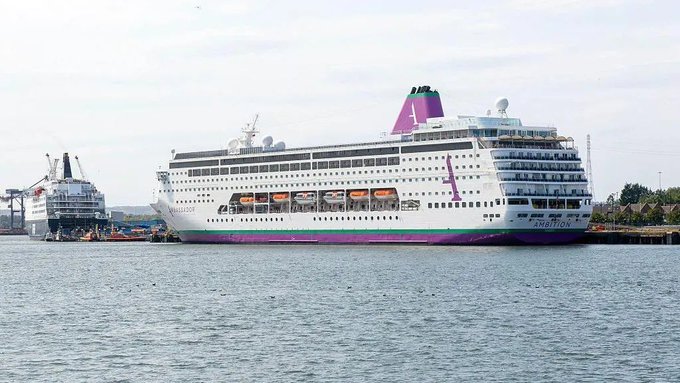 Confinan crucero británico en Francia tras brote gastrointestinal y muerte de pasajero
