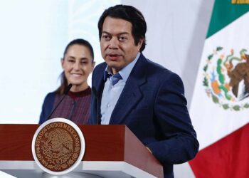 Sheinbaum respalda a Mario Delgado y descarta cambios en la SEP