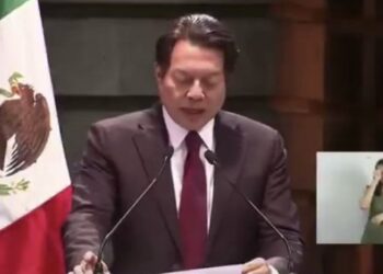 Gobierno anuncia aumento salarial de 9% para maestras y maestros en México