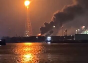 Nuevo incidente en Dos Bocas genera alerta por fuego y humo en la refinería Olmeca