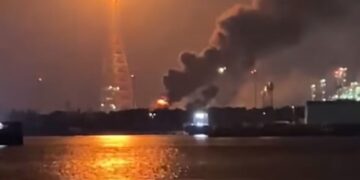 Nuevo incidente en Dos Bocas genera alerta por fuego y humo en la refinería Olmeca