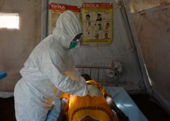 OMS activa alerta internacional por brote de ébola en África