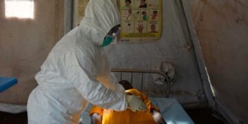 OMS activa alerta internacional por brote de ébola en África