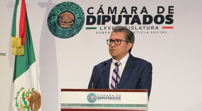 Monreal pide abrir expedientes de aspirantes al INE y rechaza reserva por cinco años