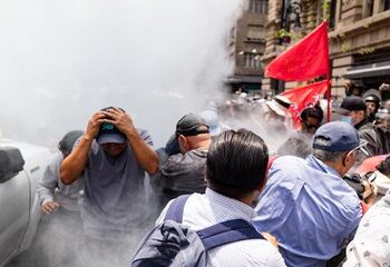 CNTE frena llegada al Zócalo tras operativo policiaco y mantiene protesta en el Centro de CDMX