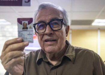Rubén Rocha Moya comparece ante la FGR en Culiacán tras señalamientos de EU por presuntos nexos con el narco