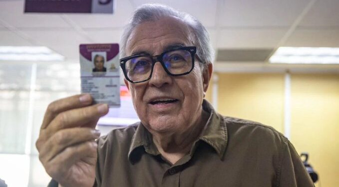 Rubén Rocha Moya comparece ante la FGR en Culiacán tras señalamientos de EU por presuntos nexos con el narco