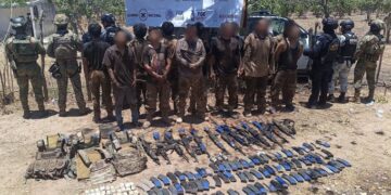 Marina captura a 13 presuntos miembros de Los Chapitos en Sinaloa; también caen operadores de La Mayiza en Colima