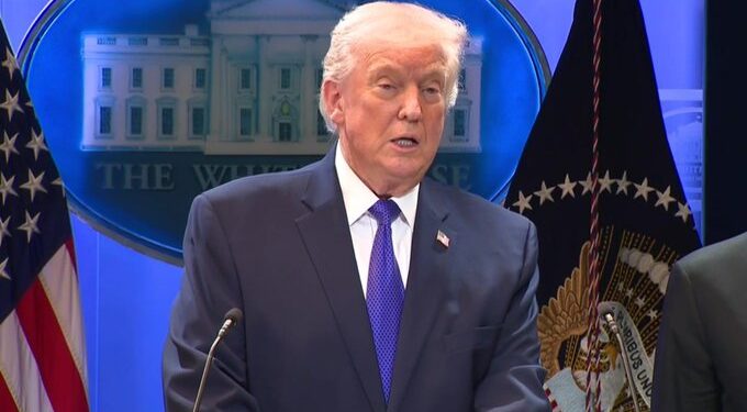 Gobierno de EU cancela acusaciones fiscales contra Trump y limita futuras investigaciones