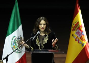 Ayuso y Sheinbaum escalan choque político durante visita a México