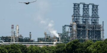 Dos Bocas registra nueva emanación de vapor; Pemex descarta riesgos y mantiene operaciones