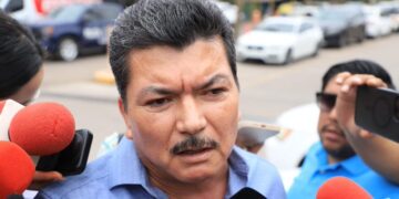 Exjefe de la Policía de Investigación de Sinaloa se entrega a autoridades de EU; lo vinculan con Los Chapitos