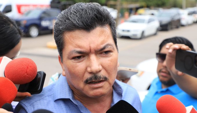 Exjefe de la Policía de Investigación de Sinaloa se entrega a autoridades de EU; lo vinculan con Los Chapitos