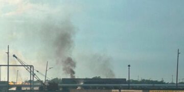 Pemex contiene fuga de combustóleo en Salina Cruz y mantiene vigilancia en la zona