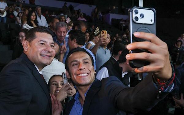 Gobierno estatal celebra a papás con recital musical para unir a las familias poblanas