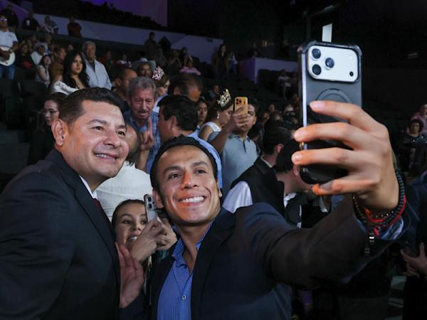 Gobierno estatal celebra a papás con recital musical para unir a las familias poblanas