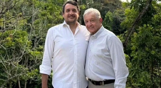 AMLO reaparece junto a su hijo Andrés Manuel López Beltrán en medio de sus aspiraciones políticas