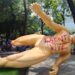 CNTE derriba esculturas del Mundial 2026 en Reforma y eleva presión durante protestas en CDMX