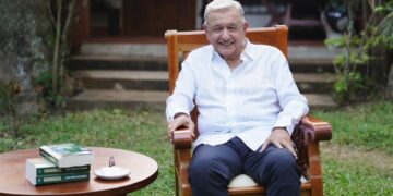AMLO acusa intento de intervención de EU y cierra filas con Sheinbaum: “Quieren debilitar a Morena”