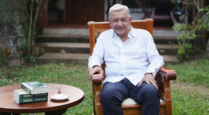 AMLO acusa intento de intervención de EU y cierra filas con Sheinbaum: “Quieren debilitar a Morena”