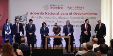 Sheinbaum impulsa acuerdo nacional para garantizar el abasto de jitomate y reducir su precio