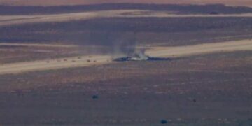 Se estrella bombardero B-52 de la Fuerza Aérea de Estados Unidos durante despegue en California