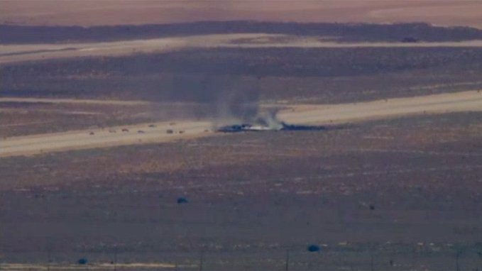 Se estrella bombardero B-52 de la Fuerza Aérea de Estados Unidos durante despegue en California