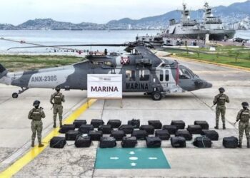 Marina decomisa 1.3 toneladas de presunta cocaína frente a costas de Guerrero