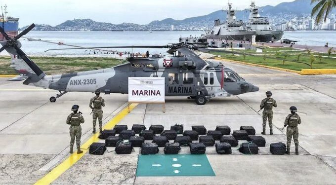 Marina decomisa 1.3 toneladas de presunta cocaína frente a costas de Guerrero
