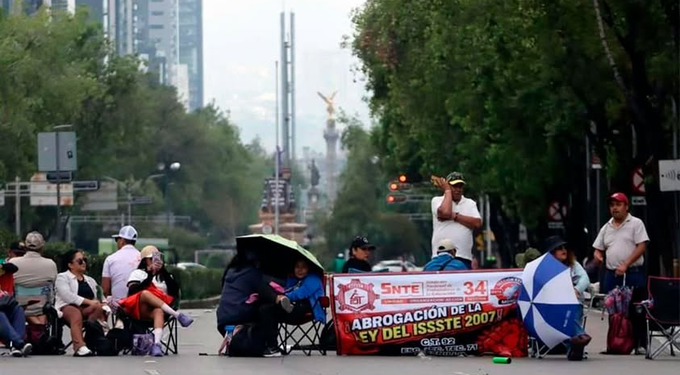 CNTE mantiene en suspenso su plantón en CDMX; este sábado definirá si continúa la huelga nacional